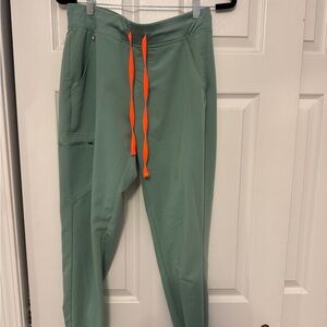 Women’s Figs Size Medium Zamora Jogger Seafoam Green with Orange Drawstring